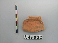 藏品(褐色夾砂陶圈足)的圖片